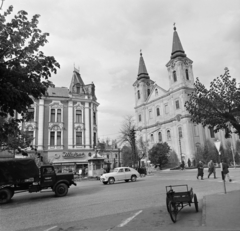 Hungary, Zalaegerszeg, Kazinczy (Marx) tér, szemben a Mindszenty József (Kovács Károly) téren a Mária Magdolna-templom (Nagytemplom)., 1969, Bojár Sándor, Fortepan #178050