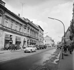 Hungary, Kaposvár, Fő utca a Kossuth Lajos utca kereszteződése felé nézve, balra az Európa Park (Latinka Sándor tér)., 1969, Bojár Sándor, Fortepan #178058