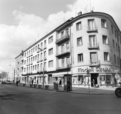 Hungary, Nagykanizsa, Ady Endre utca, jobbra a Zrinyi Miklós utca, a kép központi épülete a MAORT-bérház, 1969, Bojár Sándor, fashion, Fortepan #178097