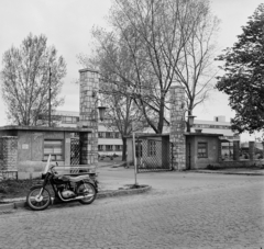 Hungary, Nagykanizsa, Vár utca 9., Dunántúli Kőolajipari Gépgyár., 1969, Bojár Sándor, motorcycle, Fortepan #178100