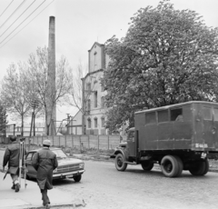 Hungary, Nagykanizsa, Vár utca 5., Szeszipari Vállalat., 1969, Bojár Sándor, factory chimney, Opel-brand, number plate, theodolite, Fortepan #178109