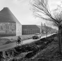 Hungary, Szentes, a Termál Gyógyfürdő a Sima Ferenc utca felől nézve., 1969, Bojár Sándor, bicycle, Fortepan #178180