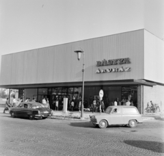 Magyarország, Veszprém, Kossuth Lajos utca, Bástya áruház., 1967, Bojár Sándor, Trabant 600, Fortepan #178208