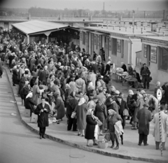 Magyarország, Budapest XIX., Nagykőrösi út 156., használtcikk piac, az "Ecseri"., 1965, Bojár Sándor, Budapest, piac, árus, sokadalom, Fortepan #178256