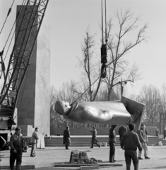 Magyarország, Budapest XIV., Ötvenhatosok tere (Felvonulási tér), Pátzay Pál Lenin szobrának felállítása., 1965, Bojár Sándor, Budapest, Fortepan #178306