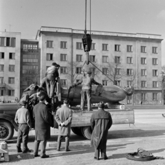 Magyarország, Budapest XIV., Ötvenhatosok tere (Felvonulási tér), Pátzay Pál Lenin szobrának felállítása., 1965, Bojár Sándor, Budapest, Fortepan #178307