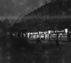 Magyarország, Szombathely, Fő (Köztársaság) tér., 1965, Bojár Sándor, neonreklám, villamos, neon felirat, Fortepan #178336