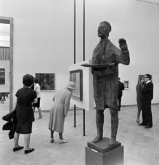 Magyarország, Budapest XIV., Műcsarnok, X. Magyar Képzőművészeti Kiállítás, Kerényi Jenő alkotása - Csontváry bronz szobra., 1965, Bojár Sándor, Budapest, Fortepan #178454