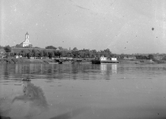 Magyarország, Ercsi, hajóállomás, háttérben a Nagyboldogasszony-templom., 1939, Kotnyek Antal, templom, barokk-stílus, katolikus, Duna, hajóállomás, Duna-part, Fortepan #17846