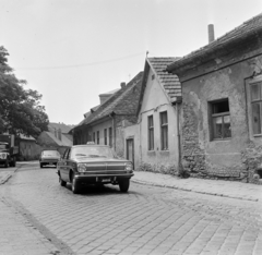 Magyarország, Óbuda, Budapest III., Mókus utca a Lajos utca felé nézve., 1973, Bojár Sándor, Budapest, GAZ 24 Volga, Fortepan #178461