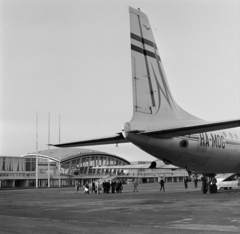 Ukrajna, Kijev, Il-18-as típusú repülőgép, a MALÉV menetrend szerinti járata, a Boriszpili Nemzetközi Repülőtéren., 1965, Bojár Sándor, Iljusin-márka, Iljusin IL-18, Fortepan #178530