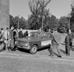 Magyarország, Budapest XIV., Ötvenhatosok tere (Felvonulási tér). A felvétel a V/O AVTOEXPORT szovjet külkereskedelmi vállalat mozgó autókiállításán készült, 1965. szeptember 19-21. között., 1965, Bojár Sándor, Budapest, Fortepan #178539