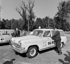 Magyarország, Budapest XIV., Ötvenhatosok tere (Felvonulási tér). A felvétel a V/O AVTOEXPORT szovjet külkereskedelmi vállalat mozgó autókiállításán készült, 1965. szeptember 19-21. között., 1965, Bojár Sándor, Budapest, Fortepan #178540