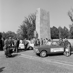 Magyarország, Budapest XIV., Ötvenhatosok tere (Felvonulási tér). A felvétel a V/O AVTOEXPORT szovjet külkereskedelmi vállalat mozgó autókiállításán készült, 1965. szeptember 19-21. között., 1965, Bojár Sándor, Budapest, Fortepan #178541