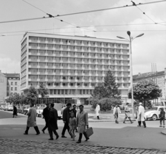 Bulgária, Szófia, a Hotel Rila a Kaloján cár utca felől., 1965, Bojár Sándor, Fortepan #178570