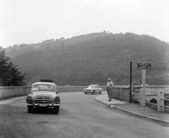 Lengyelország, Porąbka, a Międzybrodziei-víztározó duzzasztógátja a Soła folyón., 1960, Bojár Sándor, Skoda-márka, Wartburg 311/312, Fortepan #178661