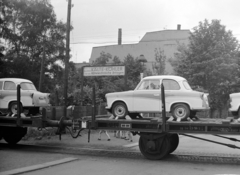 Németország, Zwickau, a szerelvényen a VEB Sachsenring Automobilwerke Zwickau -ban gyártott Trabant 500-as típusú személygépkocsikat szállítanak., 1960, Bojár Sándor, NDK, autószállító, Trabant 600, Fortepan #178721