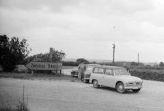 Németország, a mai 93-as főút és a mai 72-es főút kereszteződése, Zwickau és Kirchberg között., 1960, Bojár Sándor, NDK, AWZ P70 Zwickau, útjelző tábla, Fortepan #178723