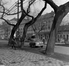 Magyarország, Budapest XIII., Váci út a Süllő utcától a Janicsár utca torkolatánál álló iskolatömb felé nézve., 1960, Bojár Sándor, Budapest, villamosmegálló, Fortepan #178729