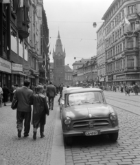 Csehország, Prága, a Jindrisska torony az azonos nevű utca végén., 1960, Bojár Sándor, Csehszlovákia, AWZ-márka, AWZ P70 Zwickau, Fortepan #178754