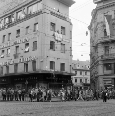 Csehország, Prága, Magyar Kultúra bolt a Vencel tér (Václavské námestí) és a Jungmannovo námestí sarkán., 1960, Bojár Sándor, Csehszlovákia, Fortepan #178757