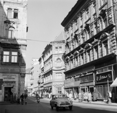 Magyarország, Budapest V., Váci utca, balra a Piarista (Pesti Barnabás) utca., 1960, Bojár Sándor, Budapest, Fortepan #178797