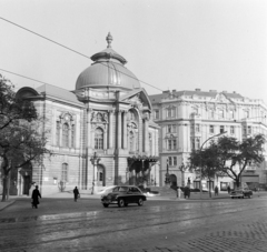 Magyarország, Budapest XIII., Szent István körút, Vígszínház (ekkor a Magyar Néphadsereg Színháza)., 1960, Bojár Sándor, Budapest, sínpálya, Fortepan #178801