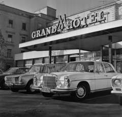 Hungary, Margit Islands, Budapest, Margitszigeti Nagyszálló, főbejárat., 1969, Bojár Sándor, Mercedes-brand, hotel, neon sign, Fortepan #178867