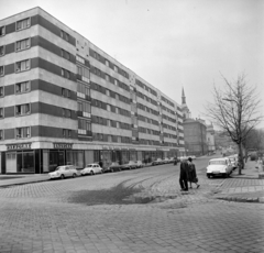 Magyarország, Budapest II.,Budapest III., a Szépvölgyi út az Árpád fejedelem útja felől nézve, háttérben az Újlaki templom., 1967, Bojár Sándor, Fortepan #178876