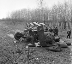 1969, Bojár Sándor, sack, trailer, accident, Fortepan #178881