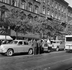 Magyarország, Budapest VII., Erzsébet (Lenin) körút, közlekedési baleset az 52. és 54. számú ház előtt., 1966, Bojár Sándor, Budapest, utcakép, Fortepan #178895