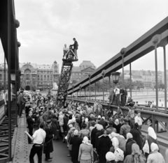 Magyarország, Budapest, Széchenyi Lánchíd. A keletnémet DEFA stúdió 1944-ben játszódó Élő áru című filmjének forgatása., 1965, Bojár Sándor, filmforgatás, zsidóság, zsidóüldözés, Fortepan #178972