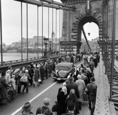 Magyarország, Budapest, Széchenyi Lánchíd. A keletnémet DEFA stúdió 1944-ben játszódó Élő áru című filmjének forgatása., 1965, Bojár Sándor, filmforgatás, zsidóság, zsidóüldözés, Fortepan #178974