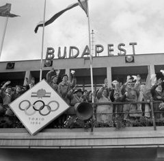 Magyarország, Ferihegyi (ma Liszt Ferenc) repülőtér, Budapest XVIII., a felvétel a magyar olimpikonok első csoportjának Tókióba indulásakor, 1964. szeptember 22-én készült., 1964, Bojár Sándor, Budapest, Fortepan #179038