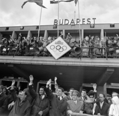 Magyarország, Ferihegyi (ma Liszt Ferenc) repülőtér, Budapest XVIII., a felvétel a magyar olimpikonok első csoportjának Tókióba indulásakor, 1964. szeptember 22-én készült., 1964, Bojár Sándor, Budapest, Fortepan #179039