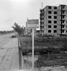 Szlovákia, Nagyszombat, ulica Tamaškovičova, a Trnávka patak hídja., 1966, Bojár Sándor, lakótelep, Fortepan #179088