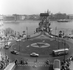 Magyarország, Budapest I., kilátás a budai Várból a Clark Ádám tér, a Széchenyi Lánchíd és a Bazilika felé. A felvétel 1960. április 16-án Sukarno indonéz elnö­k látogatása idején készült., 1960, Bojár Sándor, Budapest, Fortepan #179133