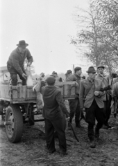 Magyarország, Ócsa, a felvétel a Kohó- és Gépipari Minisztérium Szabadság Vadásztársaságának fácán- és nyúlvadászatán készült., 1965, Bojár Sándor, Fortepan #179280