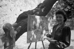 Hungary, Berend Ilona festőművész Csendélet című festményével., 1947, Bojár Sándor, smile, lady, dotted dress, Fortepan #179300