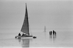 Magyarország, Balatonfüred, jégvitorlások, a befagyott Balaton a hajóállomás közelében., 1967, Bojár Sándor, Fortepan #179323