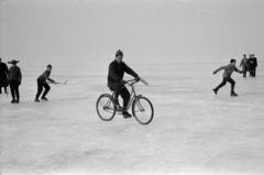 Magyarország, Balatonfüred, a befagyott Balaton a hajóállomásnál., 1967, Bojár Sándor, Fortepan #179330