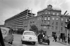 Örményország, Jereván, Khanjyan út az Agatangeghos út felé nézve, előtérben a Tigran Mets sugárút kereszteződése., 1967, Bojár Sándor, Szovjetunió, oldalkocsis motorkerékpár, GAZ M21 Volga, Fortepan #179345