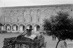 Örményország, Jereván, az Ararát Konyakgyár (Ararat Brandy Company) udvara., 1967, Bojár Sándor, Szovjetunió, Fortepan #179351