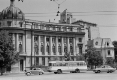 Románia, Bukarest, Piața Romană, szemben a Bukaresti Gazdasági Akadémia., 1965, Bojár Sándor, trolibusz, Fortepan #179413