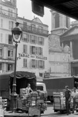 Franciaország, Párizs, Les Halles, Párizs nagybani piaca a Rue Coquillière - Rue Rambuteau - Rue du Jour találkozásánál. Háttérben jobbra a Szent Euszták-templom., 1967, Bojár Sándor, Fortepan #179486