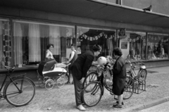 Germany, Ludwigsfelde, Albert-Tanneur-Strasse, áruház., 1966, Bojár Sándor, GDR, Fortepan #179557