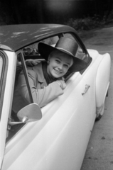 Germany, Dresden, Gabriele "Gaby" Seyfert kétszeres világbajnok műkorcsolyázó., 1969, Bojár Sándor, GDR, hat, girls'n'cars, Fortepan #179565