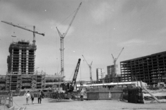 Németország, Berlin, Kelet-Berlin, Alexanderplatz, az előtérben balra a Hotel Stadt Berlin, jobbra a Haus der Elektroindustrie építkezése., 1968, Bojár Sándor, NDK, Fortepan #179596