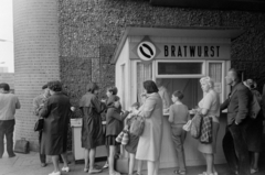 Németország, Berlin, Kelet-Berlin, a közúti aluljáró az Alexanderplatz pályaudvarnál a Stadtbahn vágányai alatt. Balra a Dircksenstrasse a Grunerstrasse felé nézve., 1968, Bojár Sándor, NDK, Fortepan #179612