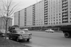 Oroszország, Moszkva, Zemljanoj Val (Cskalov) út a Verhnyaja Sziromjatnyicseszkaja utca torkolata felé nézve., 1968, Bojár Sándor, Szovjetunió, GAZ-márka, GAZ 13 Csajka, Fortepan #179675